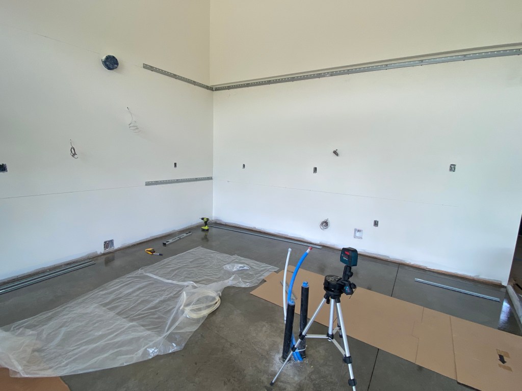 Picture of ikea sektion rail on wall